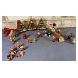 BOX LOT OF VINTAGE WOODEN TREE ORNAMENTS