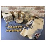 BOX OF ASSORTED BATH Dï¿½COR-CURTAIN & HOOKS,