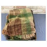 (2 PCS)  BURGUNDY CREAM & GREEN THROW (HAS