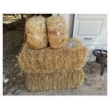 4 PCS:  2 SQUARE BALES & 2 SMALL DECORATIVE