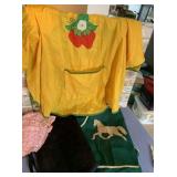 SELECTION OF ASSORTED APRONS AND ONE GRANNY