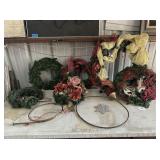 8 PCS: ASSORTMENT OF CHRISTMAS WREATHS AND