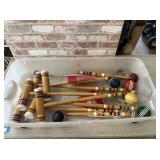 PLASTIC TUB WITH CROQUET SET INCLUDED