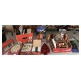 2 BOXES: LARGE SELECTION OF CHRISTMAS Dï¿½COR