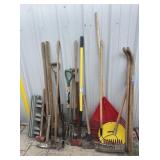 GROUP LOT: LARGE SELECTION OF YARD WORK HAND TOOLS