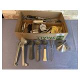 BOX LOT; ASSORTED KITCHENALIA  AND GADGETS