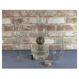 VINTAGE OIL LAMP, WATERLILY TABLE OIL LAMP & AN