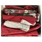 BOX LOT AND BASKET: SELECTION OF HOLIDAY TABLE-