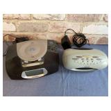 2 PCS: MAGNAVOX STEREO CD CLOCK RADIO AND A