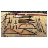 GROUP LOT: ASSORTED GARDENING TOOLS: BOW SAWS,