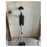 VINTAGE METAL DETECTOR FEATURING A CENTRAL