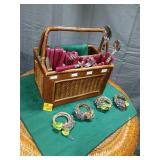 Wicker utensil set w/napkins & 4 napkin holders