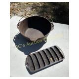 Lot of 2 Cast Iron Pans