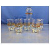 (8) Glasses with Holiday Wreath Design
