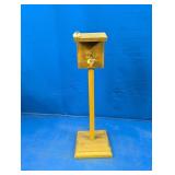 (1) Wooden Birdhouse Dï¿½cor on Stand