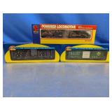 (3) HO Scale Train Cars & Locomotive Lot ï¿½