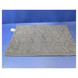 (1) Soft Gray Geometric Bath Mat