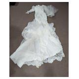 (1) Vintage White Lace Wedding Dress