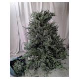 (1) Pre-Lit Artificial Christmas Tree ï¿½ Green