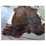 (1) Brown and White Cowhide Rug