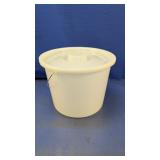 (1) White Plastic Bucket with Lid