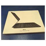 (1) Apple iPad Smart Keyboard Folio