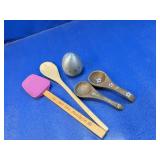 (5) Kitchen Utensils & Metal Timer