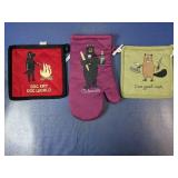 (3) Oven Mitt and Pot Holders