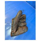 (1) Rawlings Leather Baseball Glove