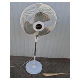 (1) Holmes Pedestal Fan