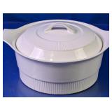 (1) Super-Ceram Hall USA Covered Casserole