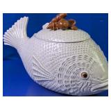 (1) Fish-Shaped Covered Ceramic Dish