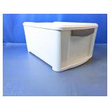 (1) Sterilite Plastic Storage Bin w/ Drawer