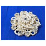 (1) Vintage Rhinestone Floral Brooch