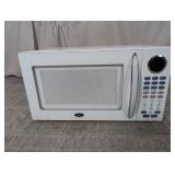 (1) Oster Countertop Microwave Oven