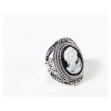 (1) Cameo Style Statement Ring