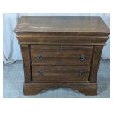 (1) Kincaid Wooden 3-Drawer Nightstand