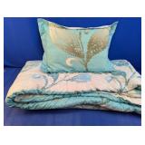 Queen Size Floral Comforter and Matching Pillow