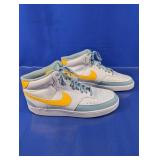 (1) Nike Mid-Top Sneakers