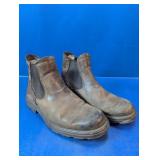 (1) UGG Leather Chelsea Boots  Size 9.5
