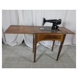 Vintage Singer Sewing Machine w/Wood Cabinet