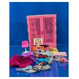 (1) Barbie Closet Playset with Accessories