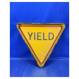(1) Metal Yield Sign Tray