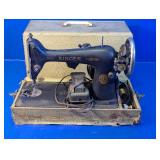 (1) Singer Vintage Electric Sewing Machine