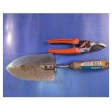 2-Piece Garden Tool Set: Trowel and Pruners