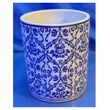 (1) Kitchen Essentials Ceramic Holder