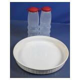 (3) Rubbermaid Bottles & Ceramic Pie Dish