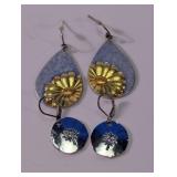 (2) Decorative Floral Dangle Earrings