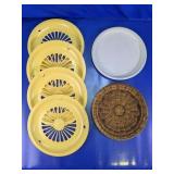 (6)Vintage Plastic & Wicker Plate Holder Set