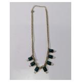 (1) Gold Tone Green Stone Necklace